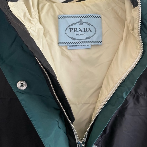 Prada black and green raincoat with waist strap. - Picture 3 of 6